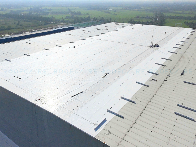Mo ta du an thi cong cai tao mai nha cong nghiep bang giai phap Roofcare TPO system